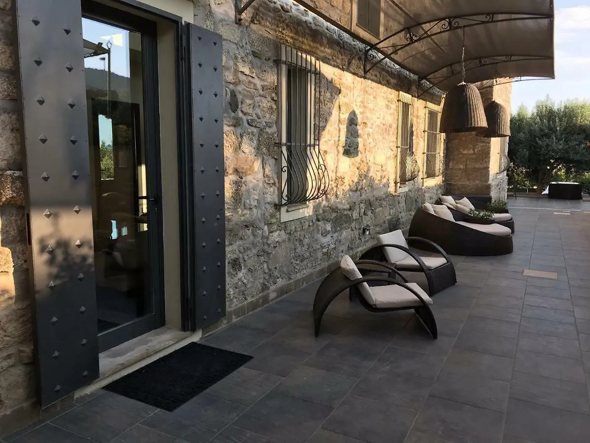 Borgo Antico XIX Sec. Bed & Breakfast Gesturi 0*,